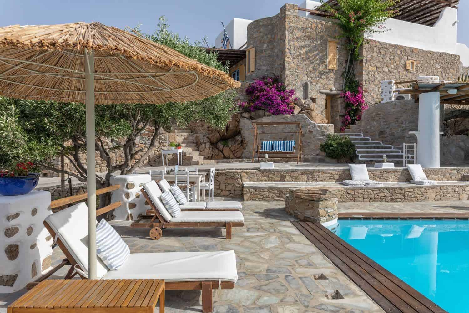 Piscine privée et jardin de la villa à Mykonos